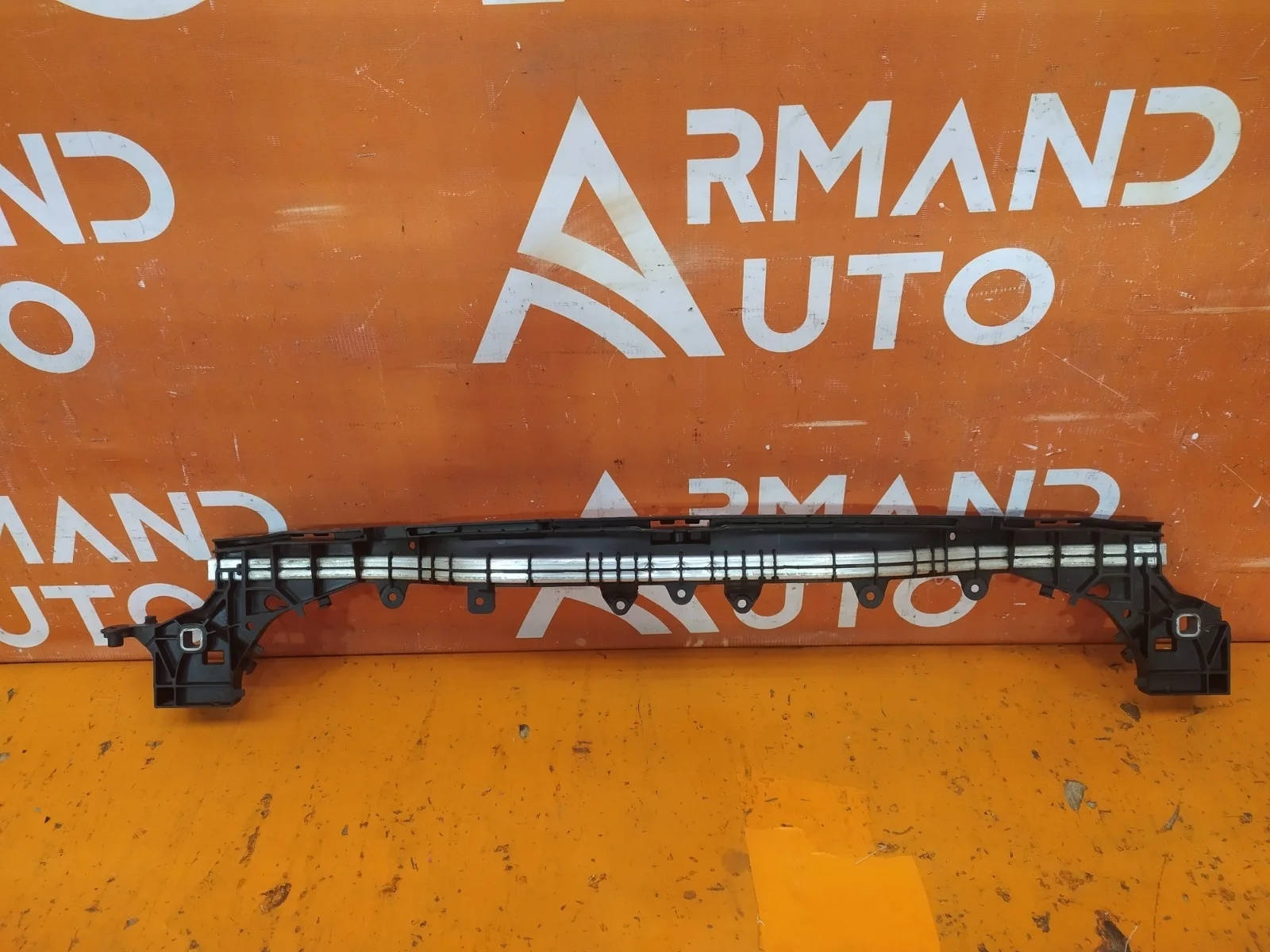 Кронштейн радиатора Mercedes -Class 2014-2021 W205