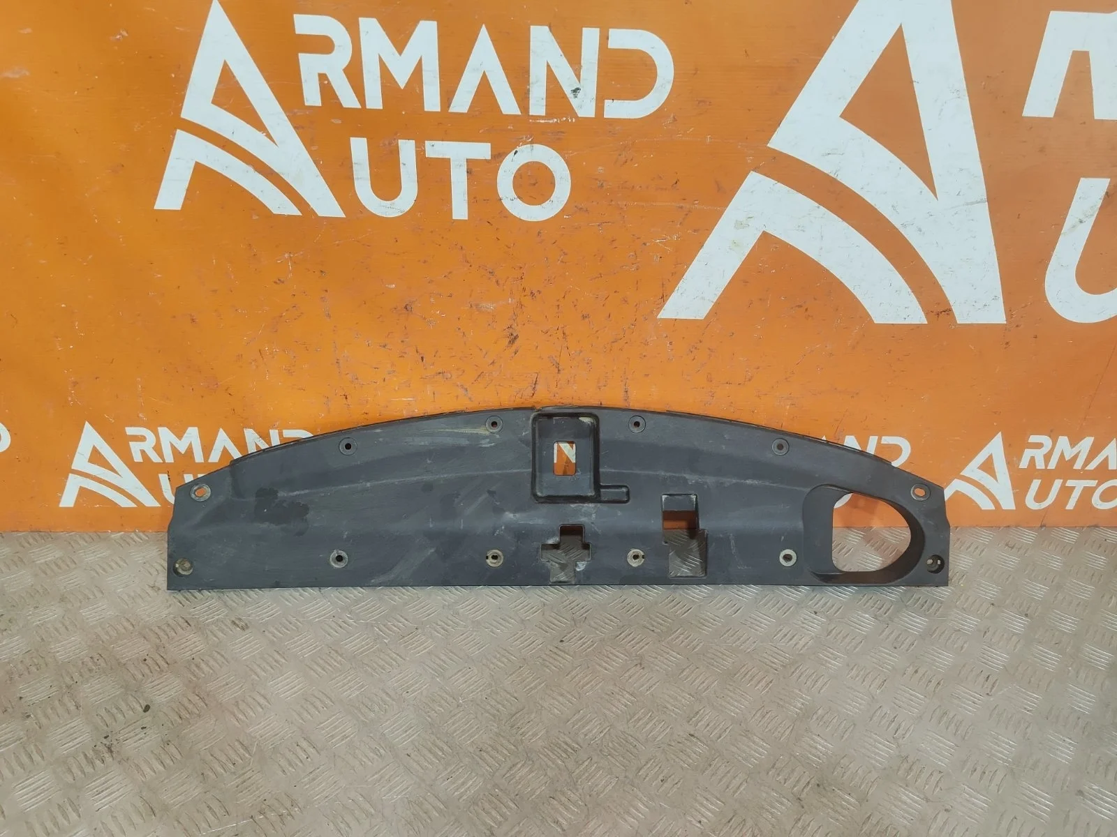 Кожух замка капота Hyundai Grand Santa Fe 2012-2016 B8