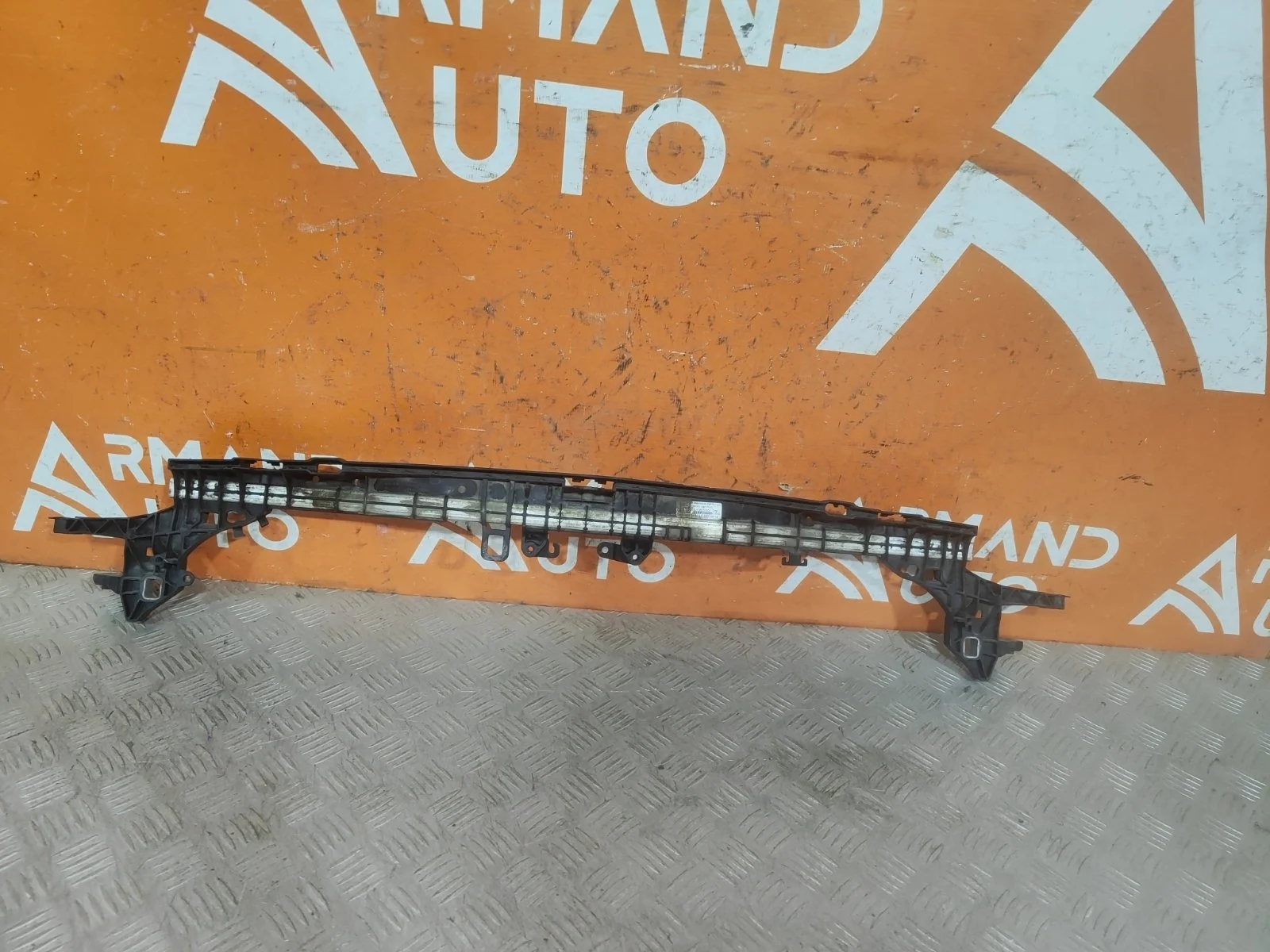 Кронштейн радиатора верхний Mercedes -Class 2016-нв W213, S213, C238