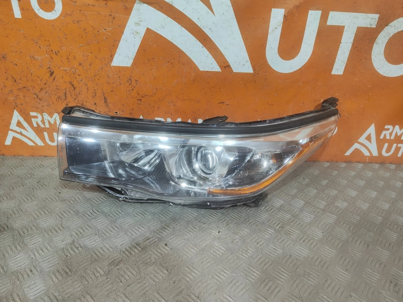 Фара Toyota Highlander 2013-2016 U50