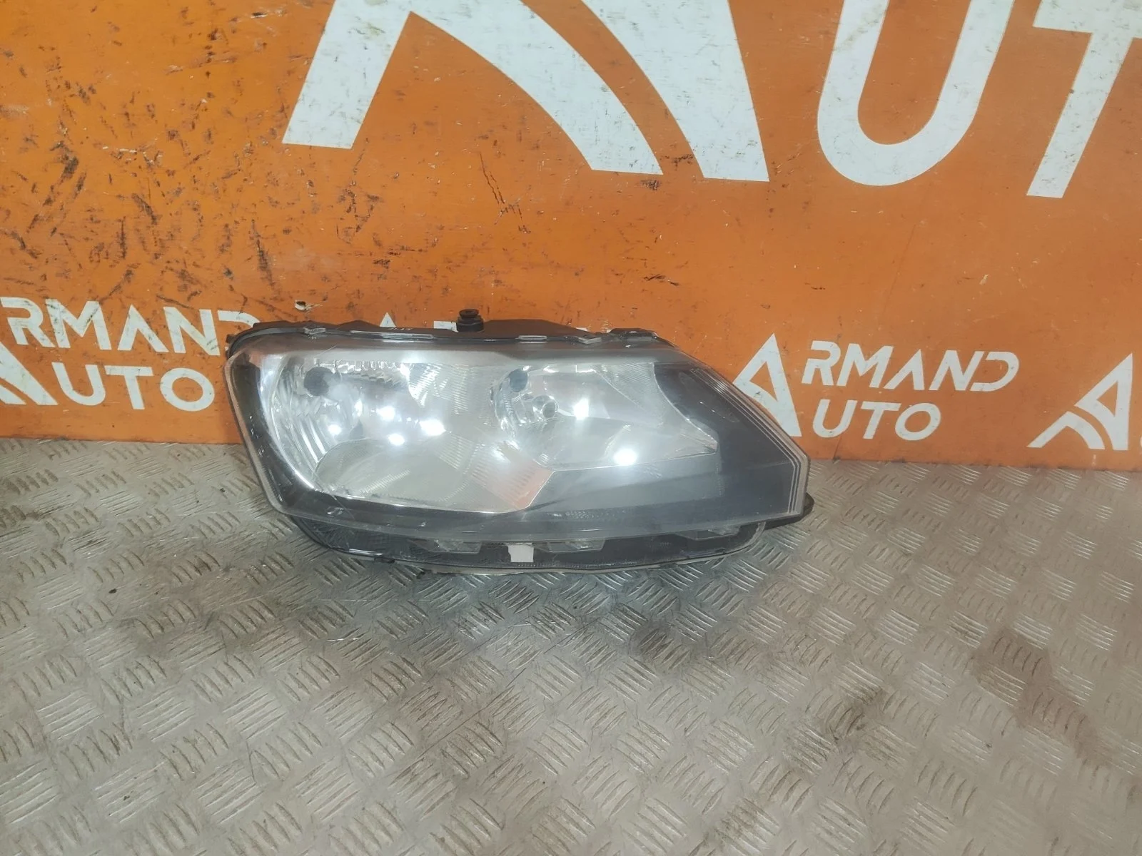 Фара Skoda Rapid 2014-2020