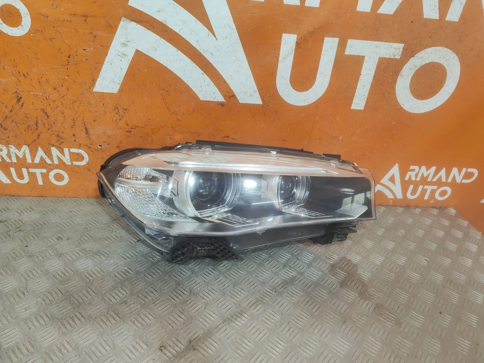 Фара BMW X5 2013-2018 F15