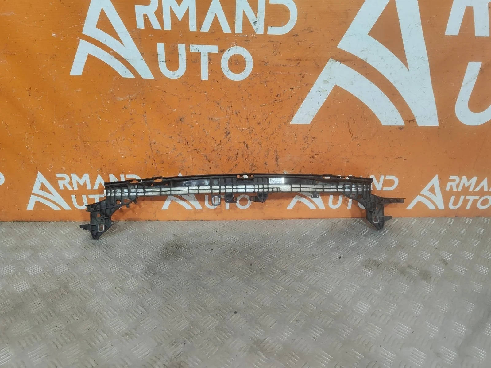 Кронштейн радиатора верхний Mercedes -Class 2016-нв W213, S213, C238