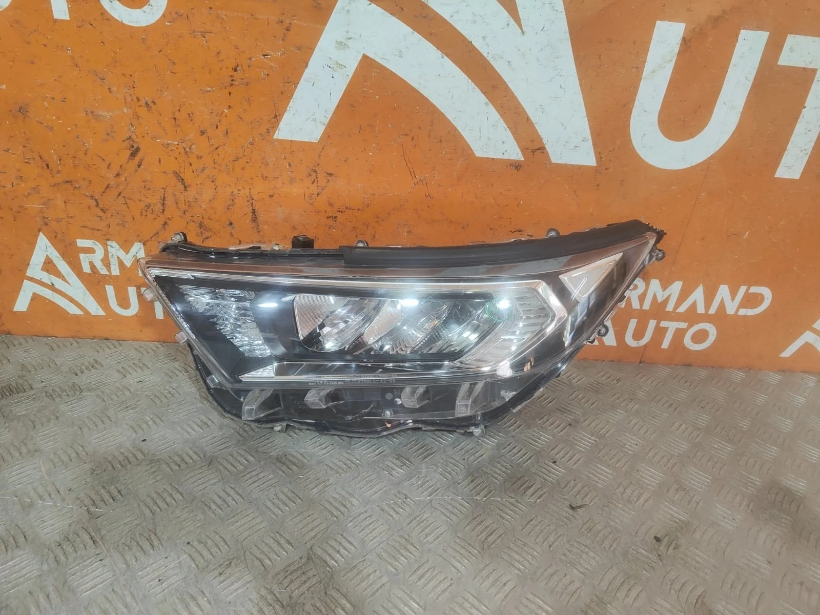 Фара Toyota RAV4 2018-нв 5 XA50