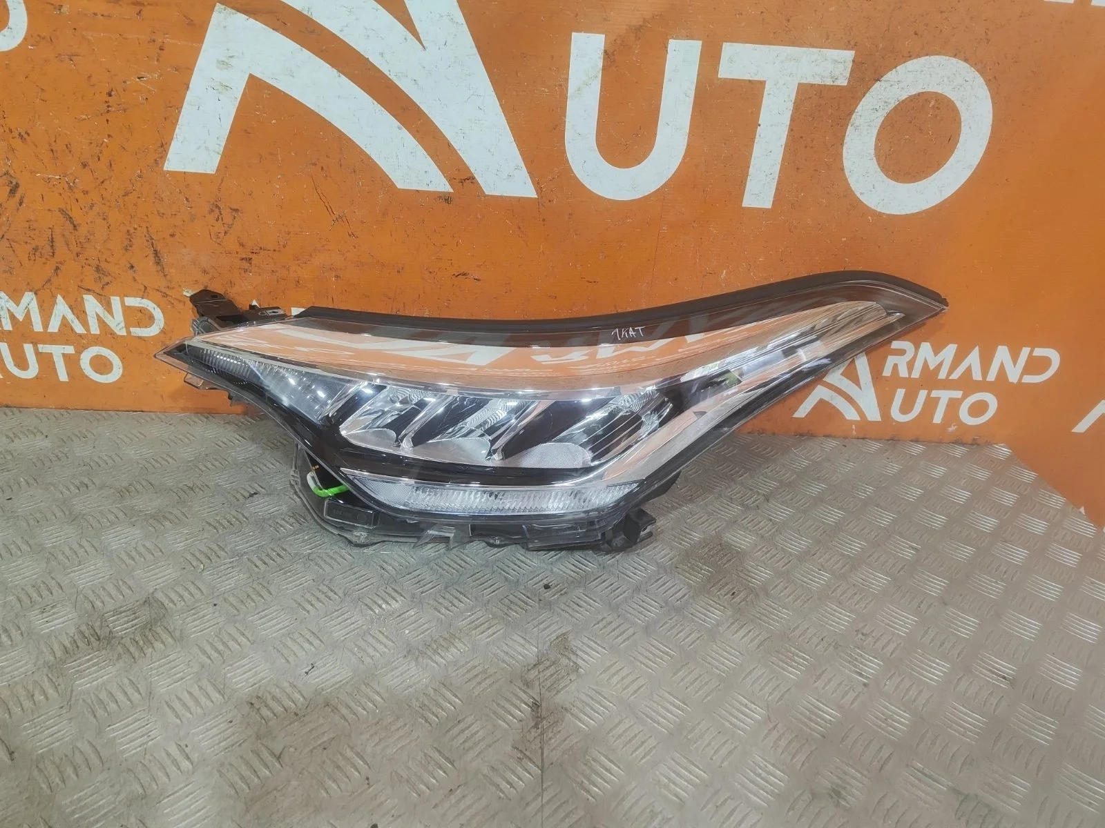 Фара Toyota C-HR 2019-нв