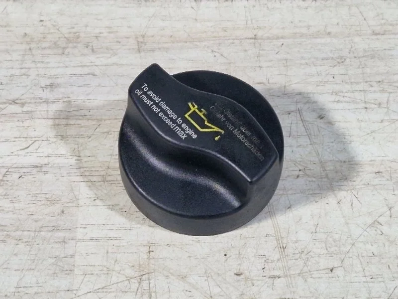 Крышка маслозаливной горловины Mercedes-Benz -Class W203