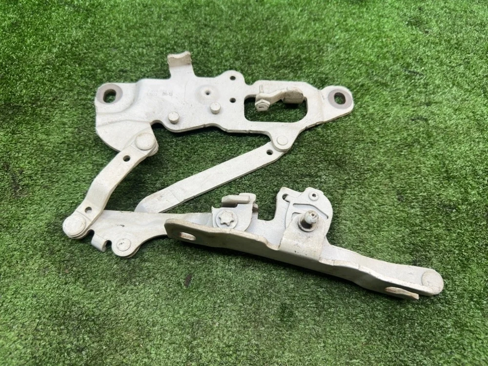 Петля капота BMW F10