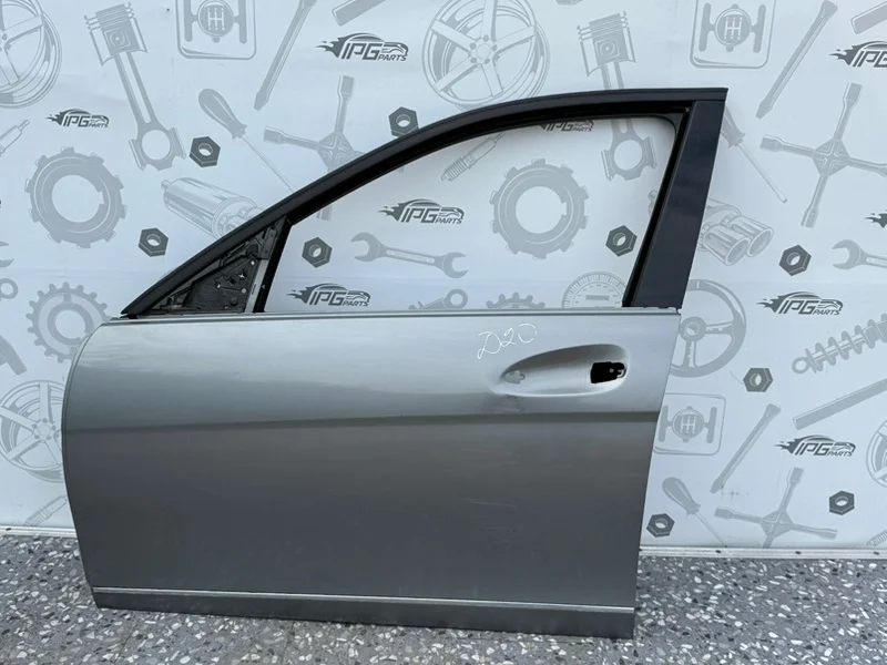 Дверь передняя левая Mercedes-benz 2010 W204