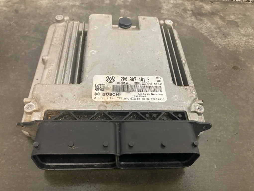 Блок управления двс Volkswagen Touareg 2012 7P