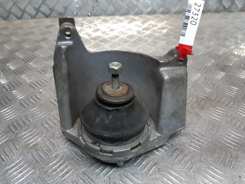 Подушка двигателя Audi 80