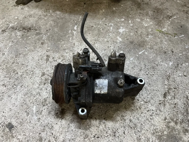Компрессор кондиционера Nissan Juke 2010 F15E