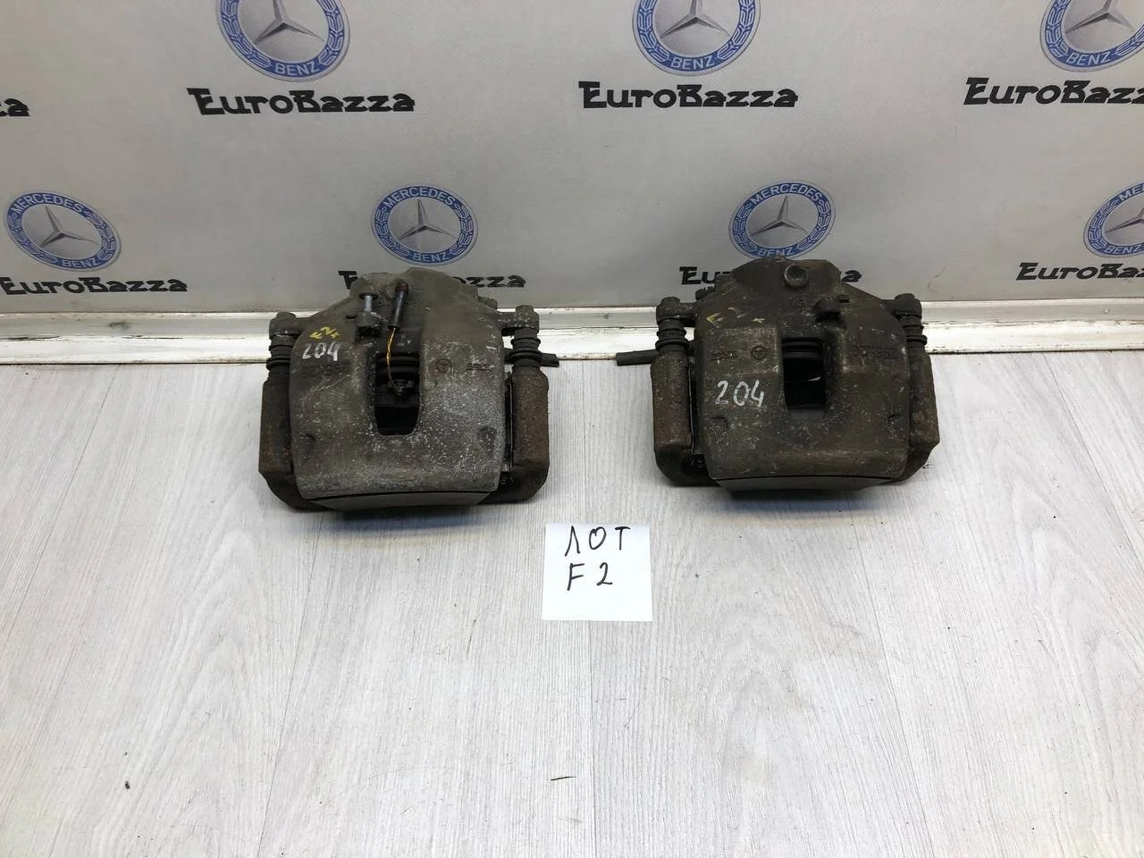 Тормозной суппорт передний Mercedes W204
