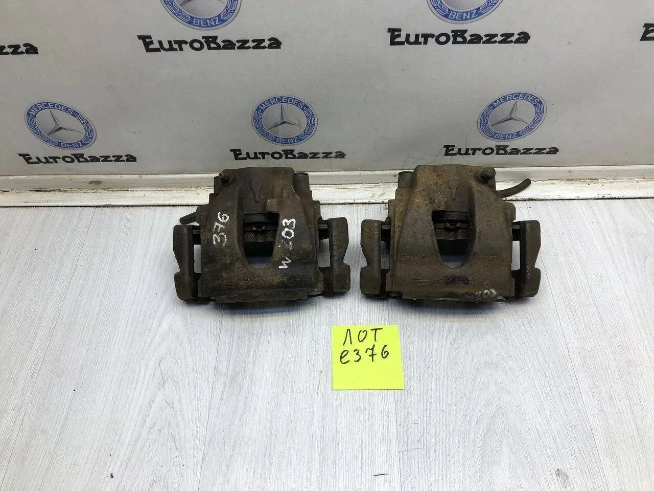 Тормозной суппорт передний Mercedes W208