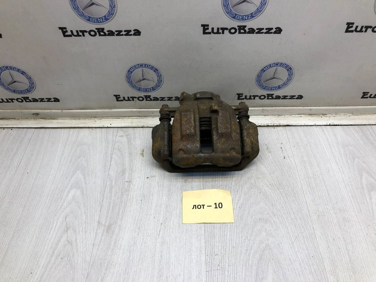 Тормозной суппорт передний Mercedes W209