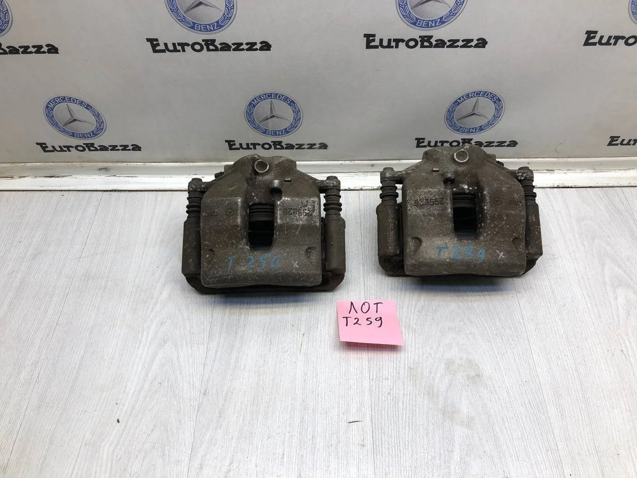 Тормозной суппорт передний Mercedes W212