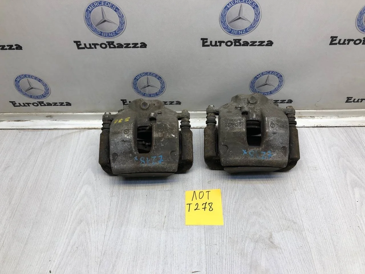 Тормозной суппорт передний Mercedes W204