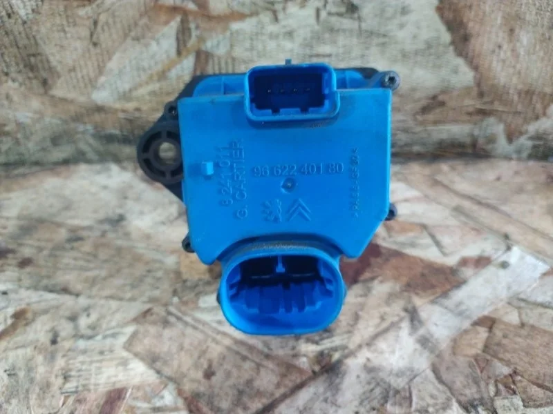 Резистор вентилятора охлаждения Peugeot 308 2012 4C