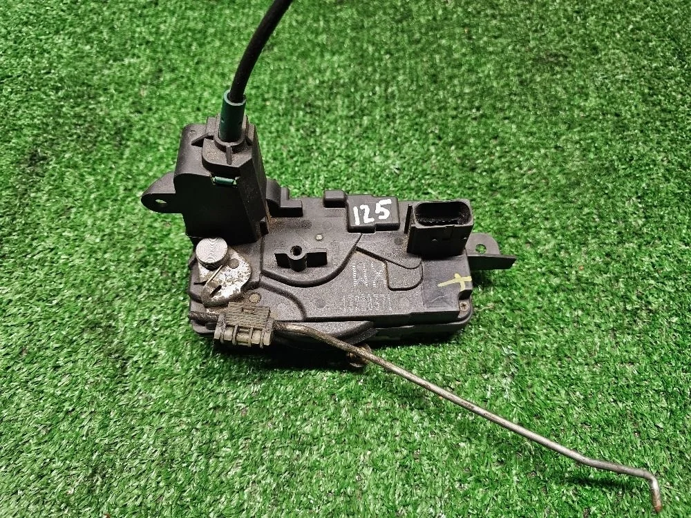 Замок двери передний левый Opel Astra-H