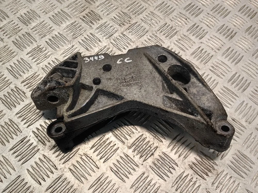 Кронштейн двигателя правый Volkswagen Passat CC B6