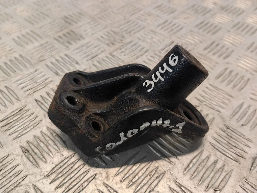 Кронштейн двигателя правый Hyundai Solaris I