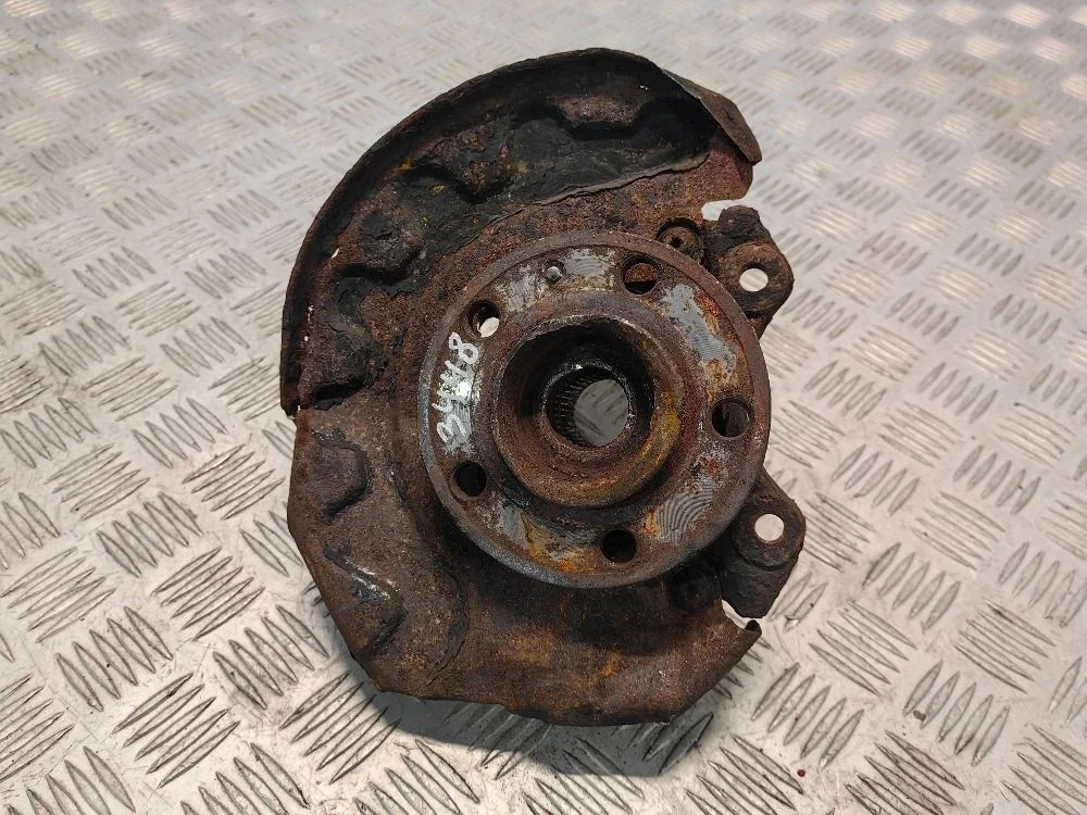 Кулак поворотный передний правый Volkswagen Polo V