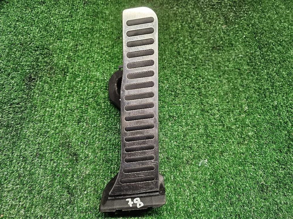 Педаль газа Volkswagen Passat CC