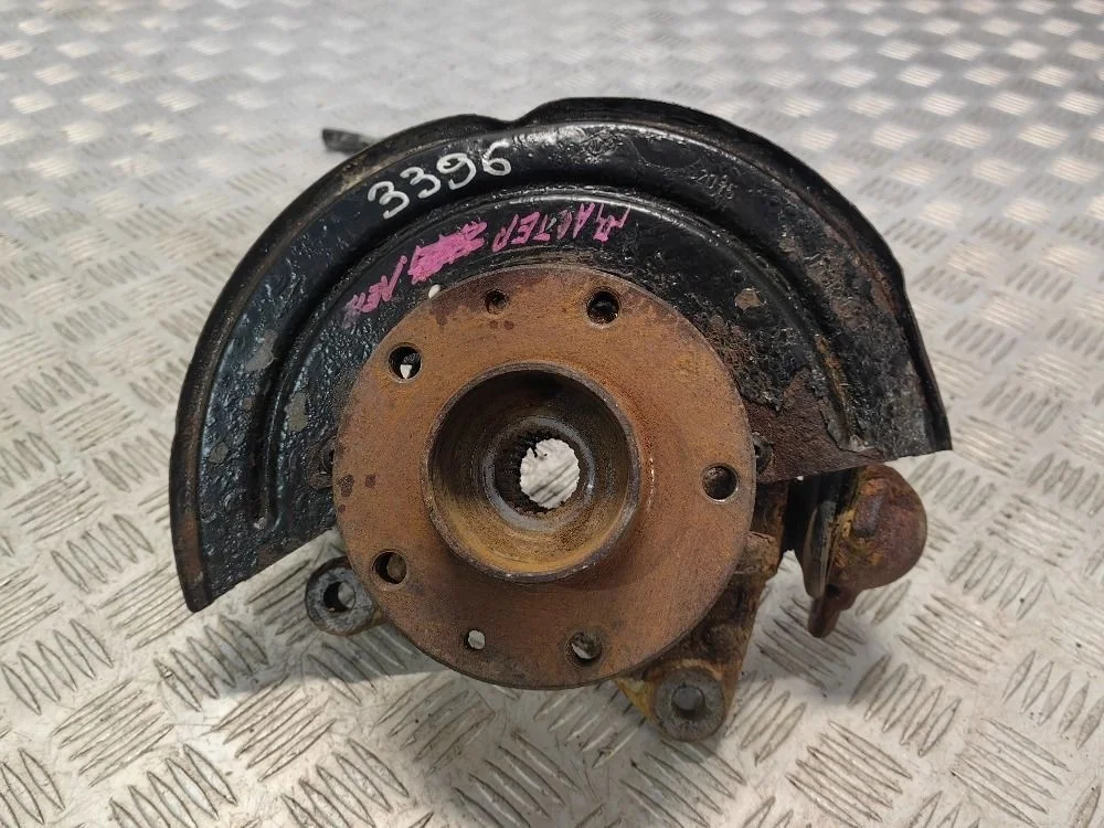 Кулак поворотный передний левый Renault Duster