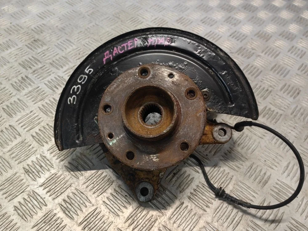 Кулак поворотный передний правый Renault Duster