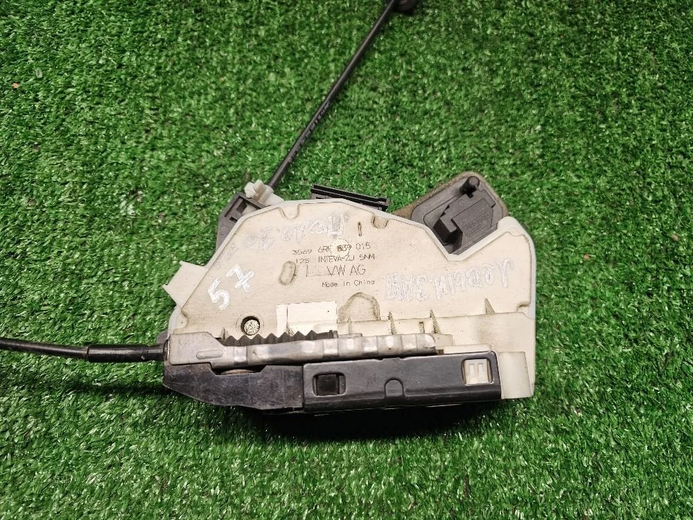 Замок двери задний левый Volkswagen Polo