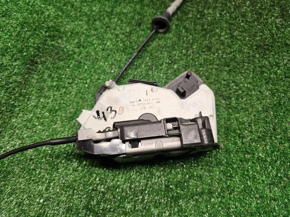 Замок двери задней левой Volkswagen Polo