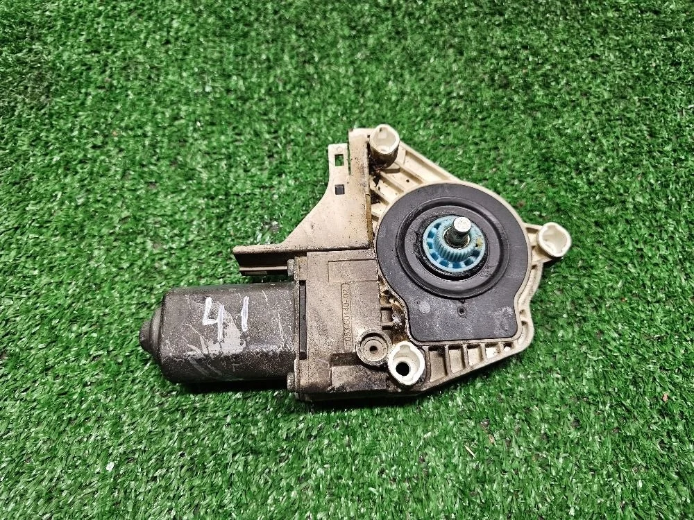 передний левый мотор стеклоподъемника Audi A6 C7