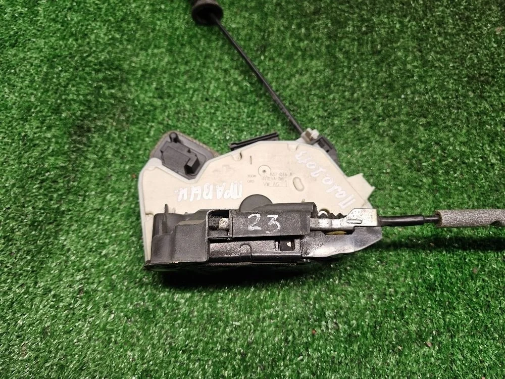 Замок двери передней правой Volkswagen Polo V