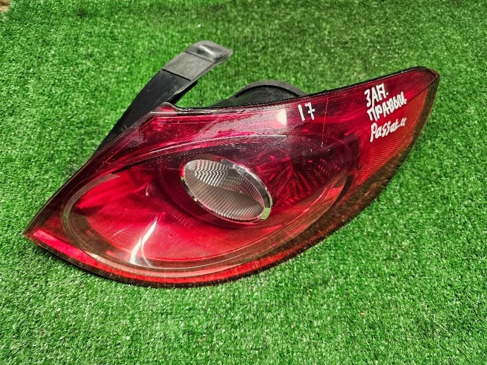 Фонарь задний правый VW Passat CC