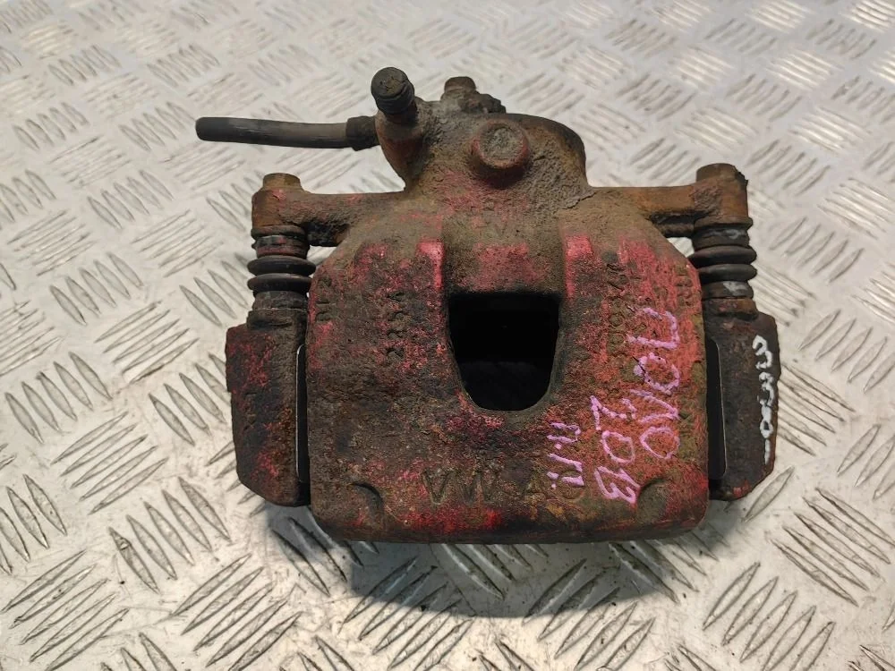 Суппорт передний правый Volkswagen Polo V