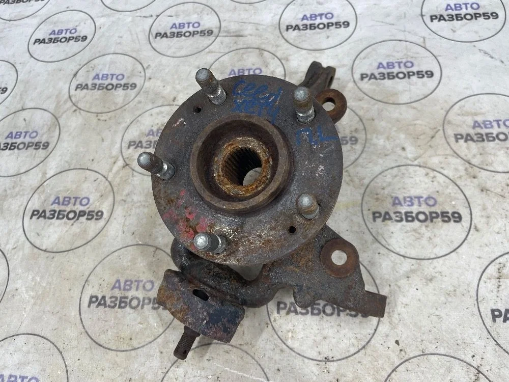 Кулак поворотный передний левый Kia Ceed ED (2006—2010)