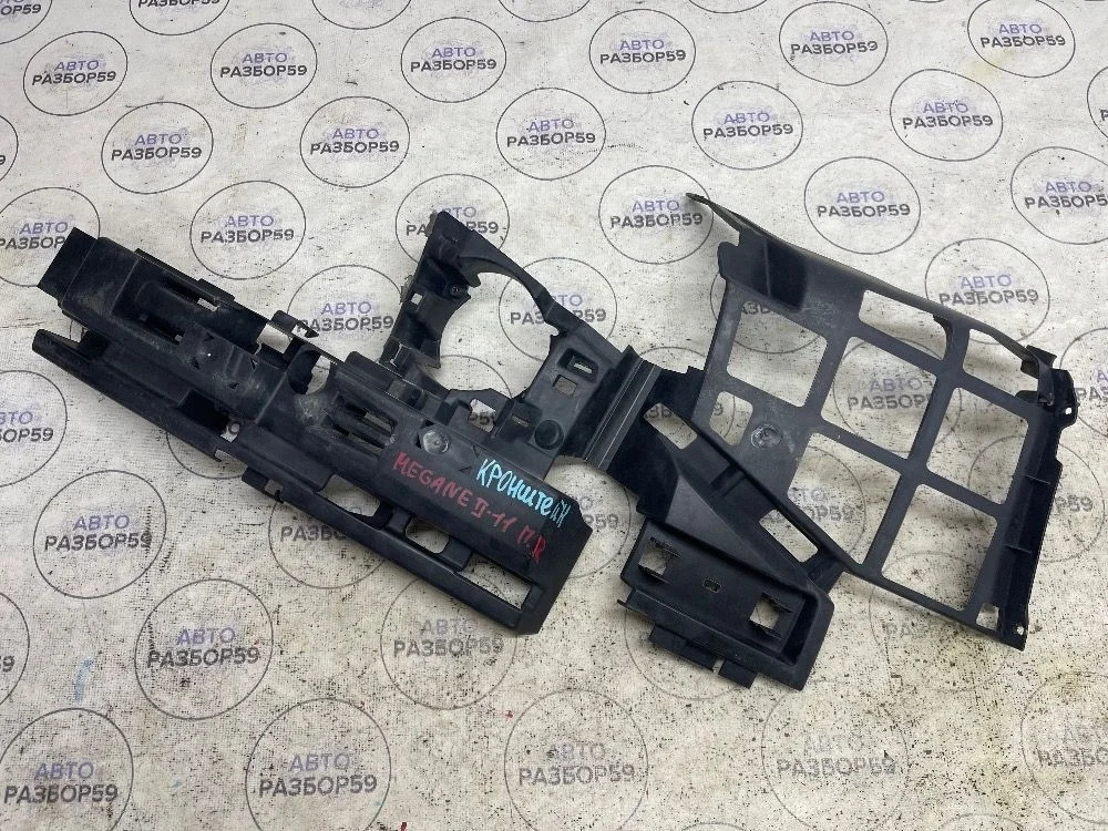 Кронштейн переднего бампера правый Renault Megane II рестайлинг (2006—2009)