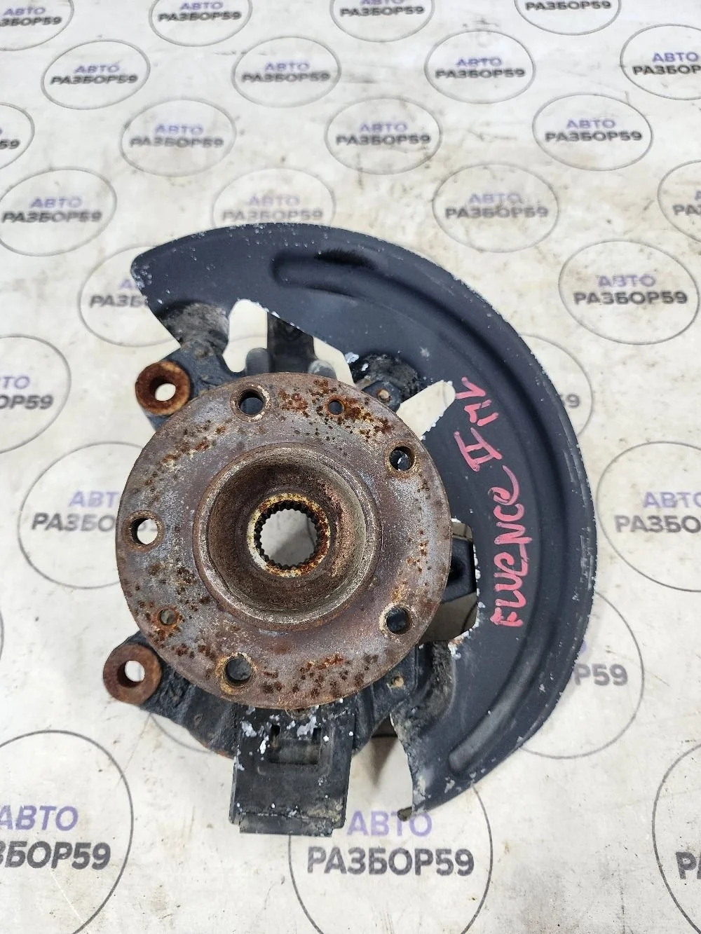 Кулак передний левый Renault Fluence I (2009—2013)