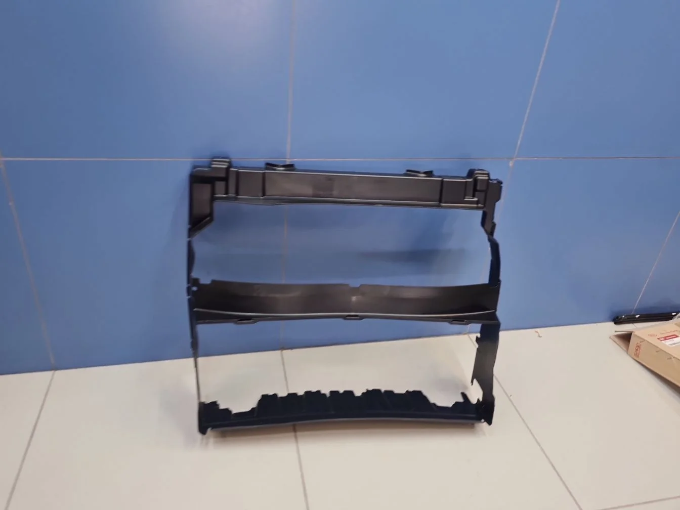 Воздуховод радиатора верхний для Land Rover Range Rover Sport 2013-