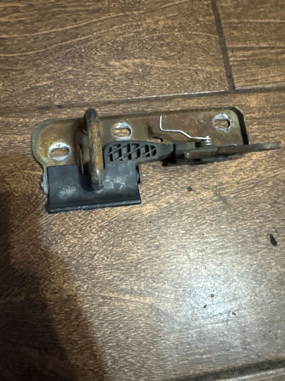 Замок капота Volkswagen Jetta V (2005—2011)