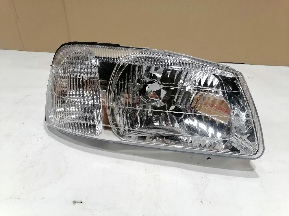 Фара правая Hyundai Accent II (1999—2012) 9210225010
