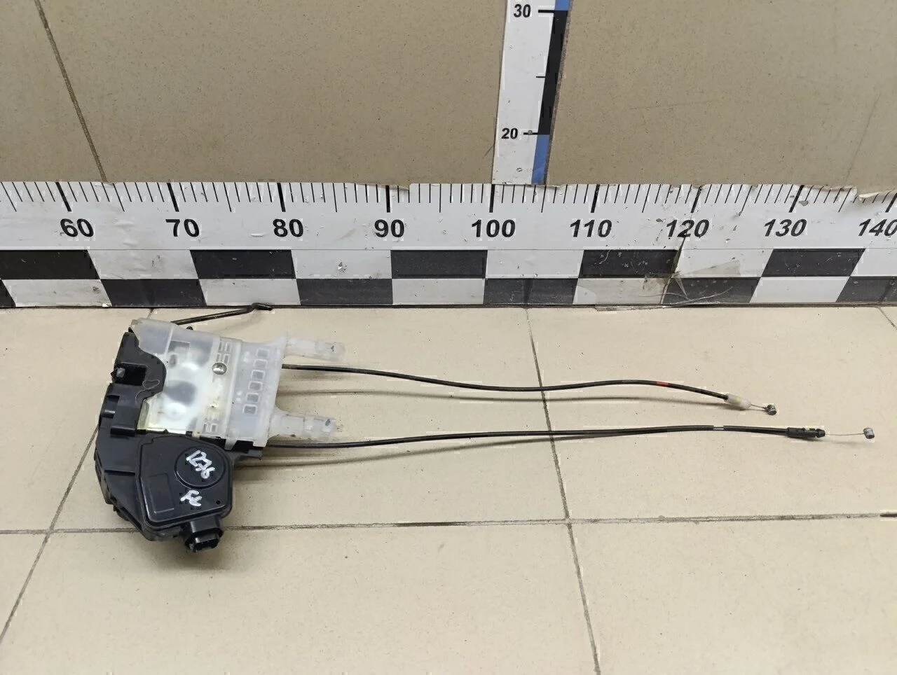 Замок двери передней левой Tucson 2004-2010