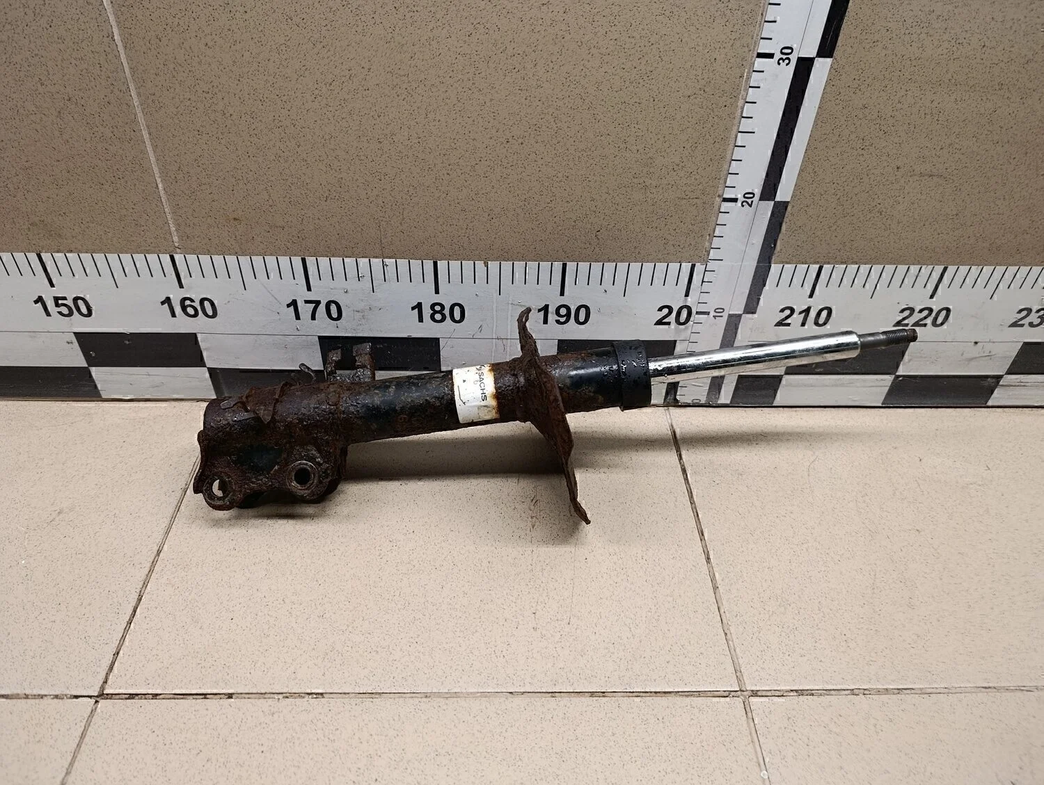 Амортизатор передний правый Almera N16 2000-2006