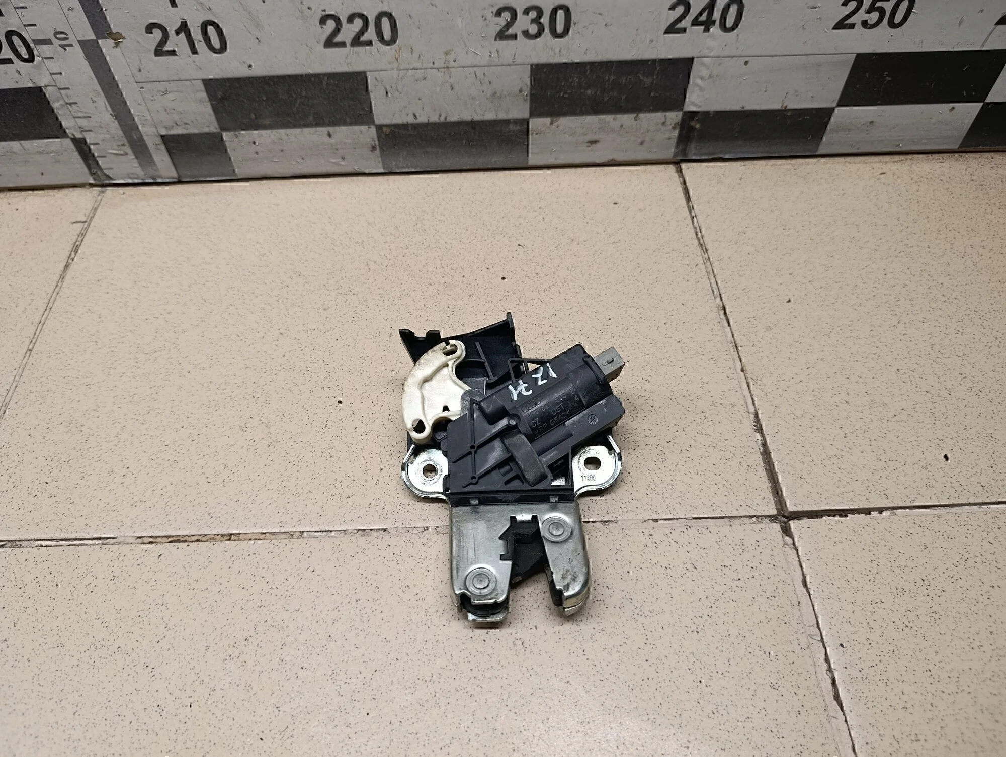 Замок багажника Passat [B6] 2005-2010