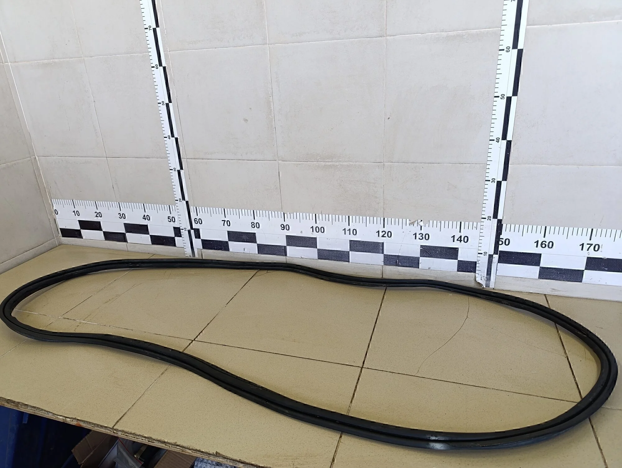 Уплотнитель багажника Astra H / Family 2004-2015