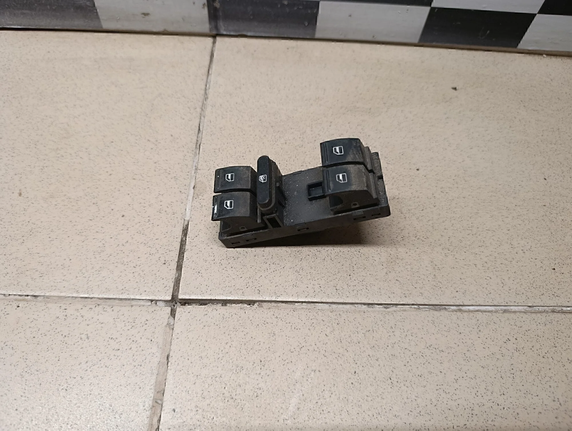 Блок управления стеклоподъемниками Passat [B6] 2005-2010