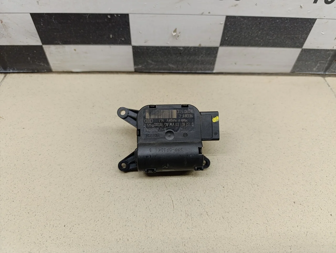 Моторчик заслонки отопителя Touran 2003-2010