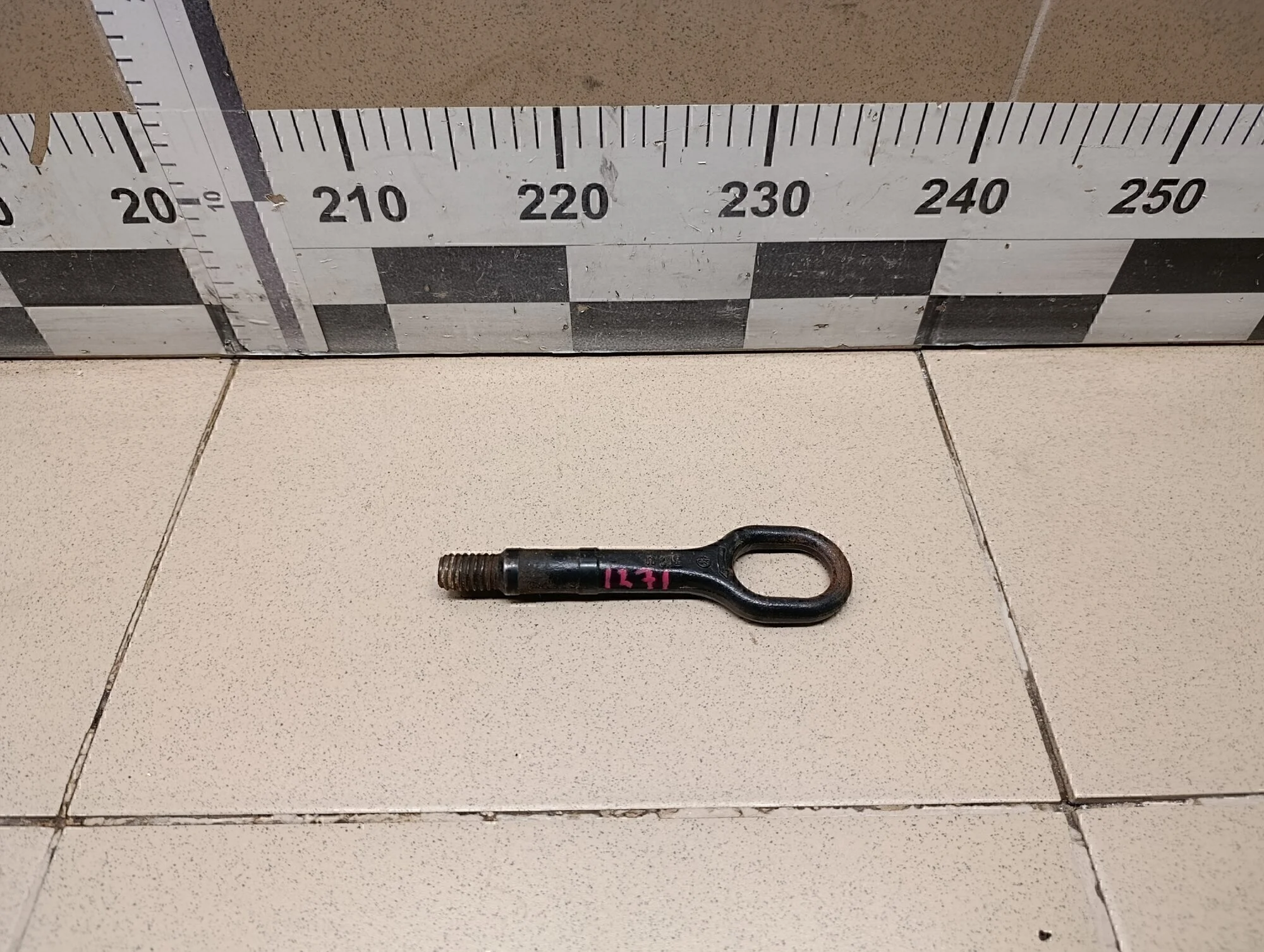 Крюк буксировочный  Passat [B6] 2005-2010