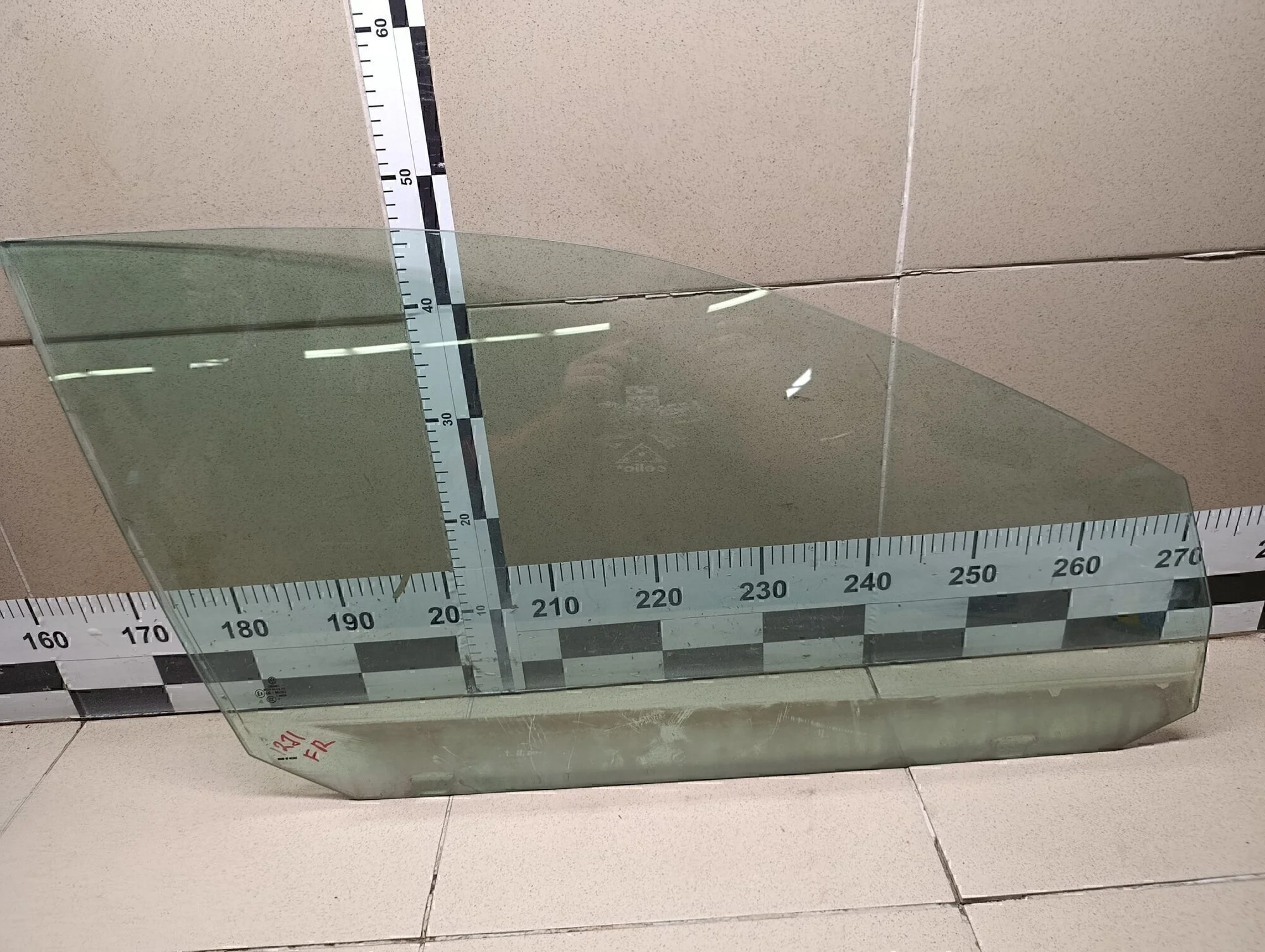 Стекло двери передней правой Golf V 2003-2009