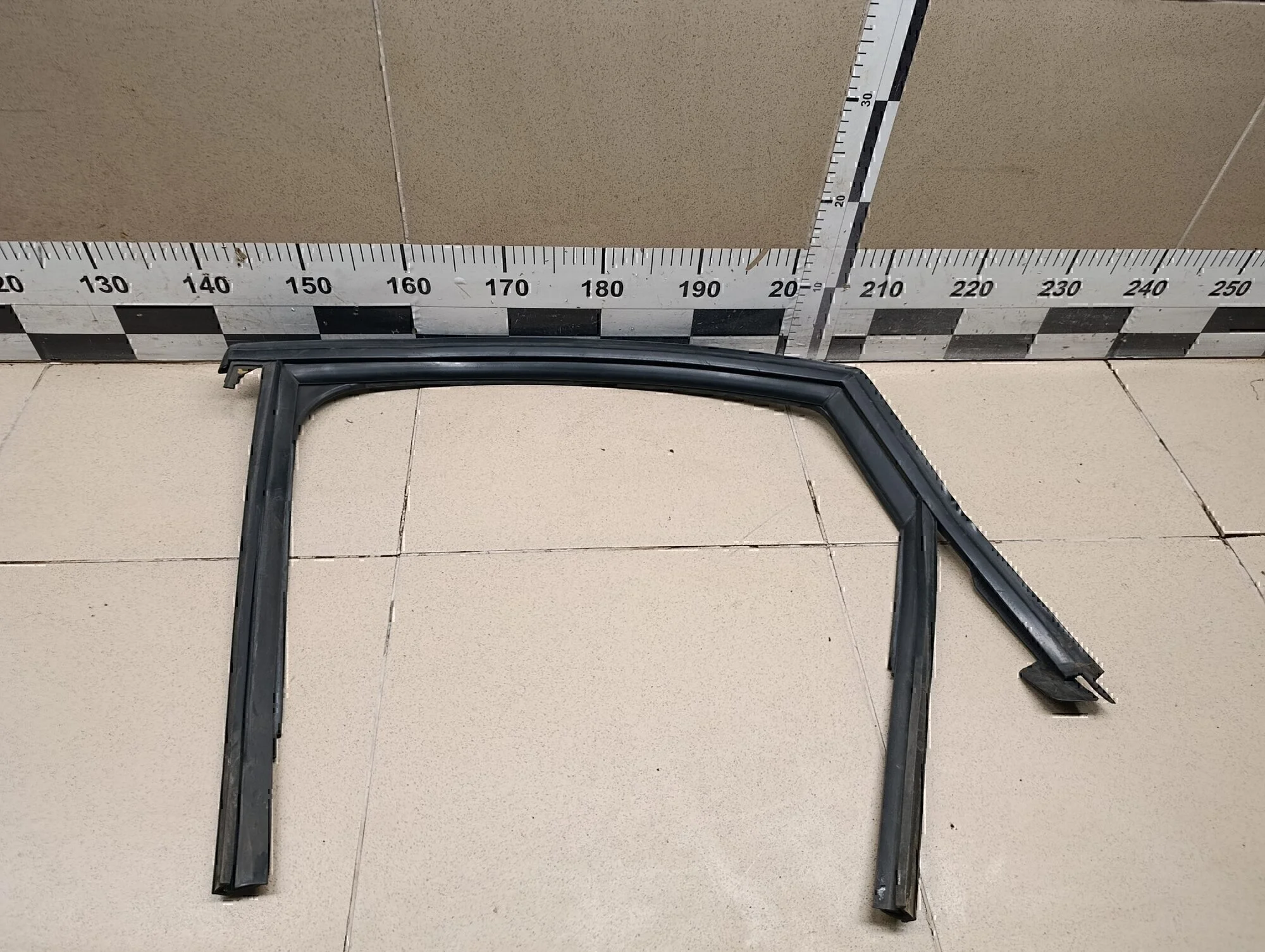 Уплотнитель стекла двери A4 [B8] 2007-2015