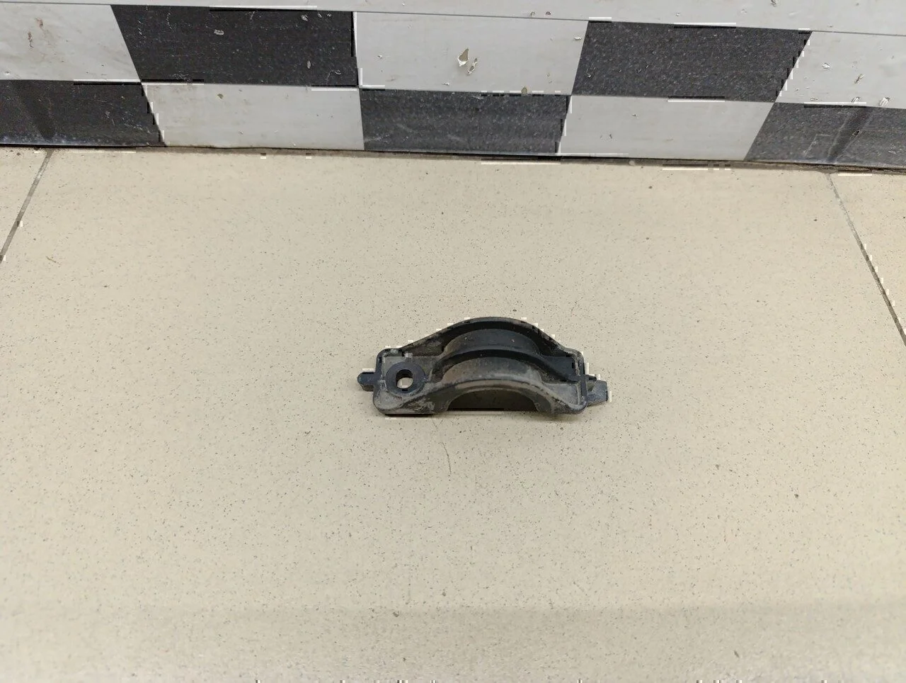 Кронштейн радиатора Tucson 2004-2010